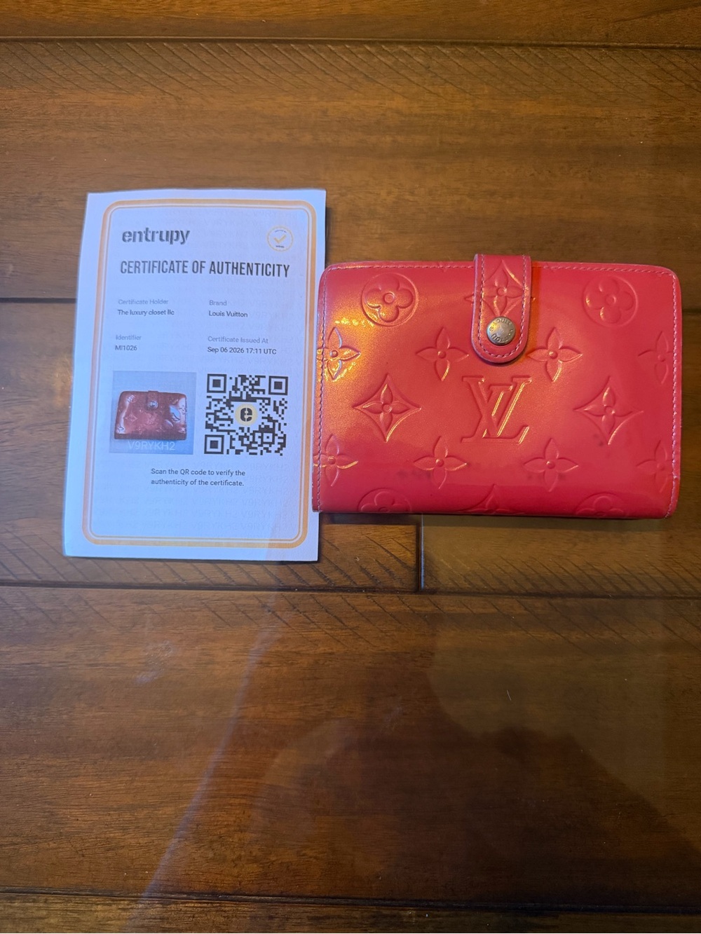 Louis Vuitton Red Vernis Monogram Snap Card Holder / Wallet /Kisslock